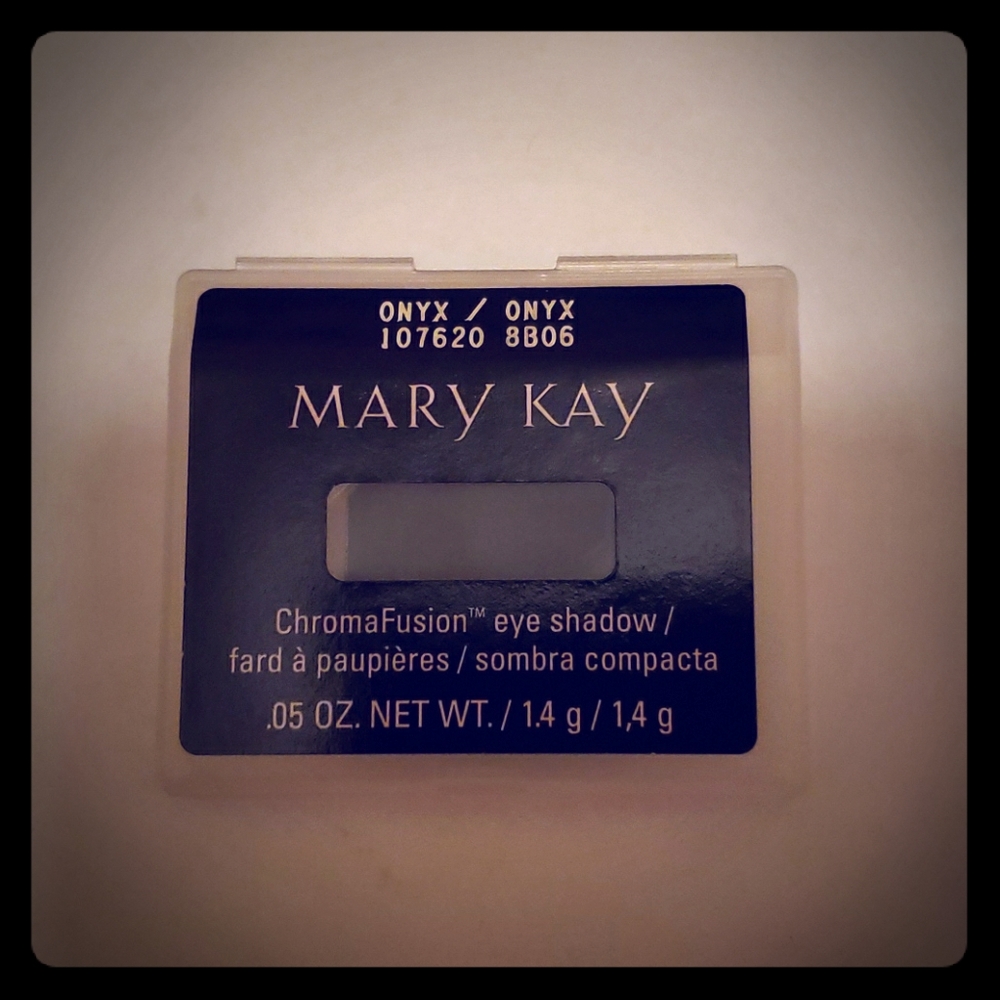 Onyx eye shadow